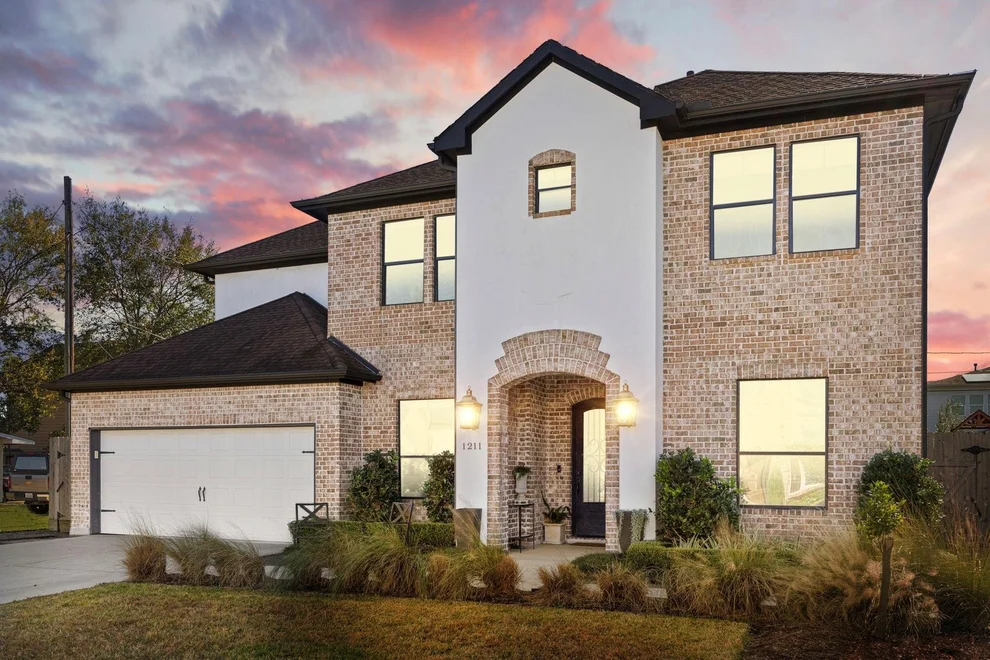 Unit for sale at 1211 Chamboard Lane, Houston, TX 77018