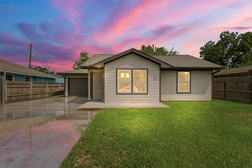Unit for sale at 2403 Raymond Street, Pasadena, TX 77506