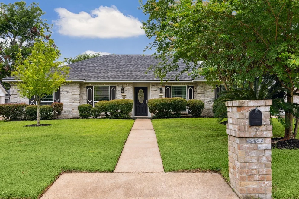 Unit for sale at 2523 Moss Hill Drive, Houston, TX 77080