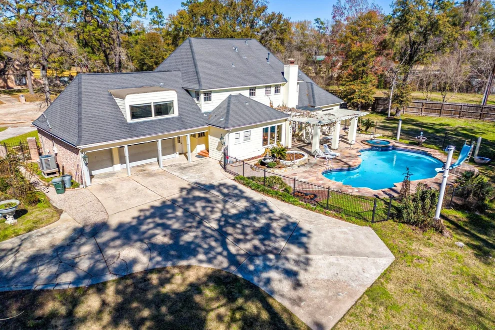 Unit for sale at 1407 Ella Circle, Houston, TX 77090