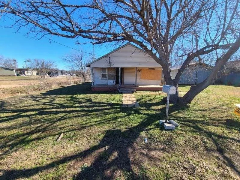 Unit for sale at 522 N Illinois Street, Electra, TX 76360