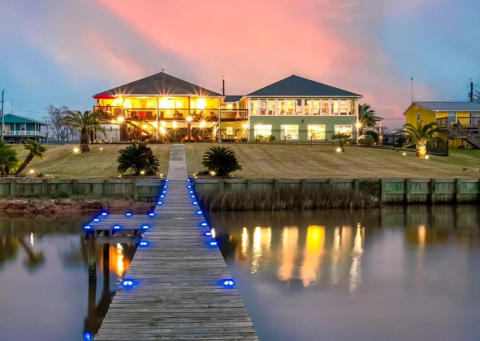 Unit for sale at 792 W Bayshore Drive, Palacios, TX 77465