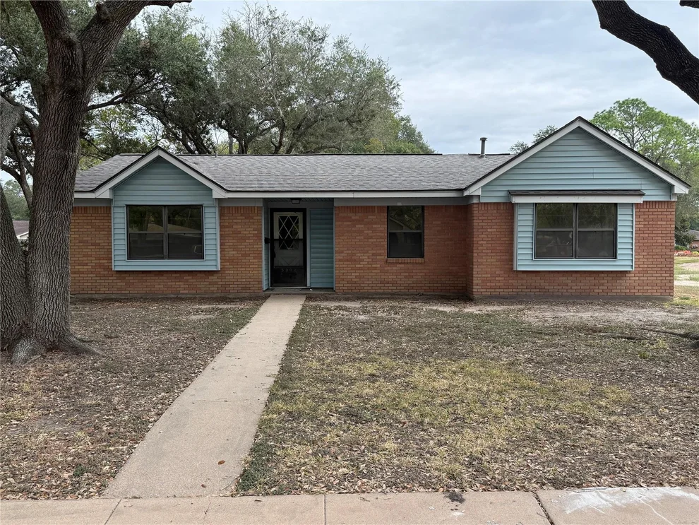 Unit for sale at 3002 Lamar Circle, El Campo, TX 77437