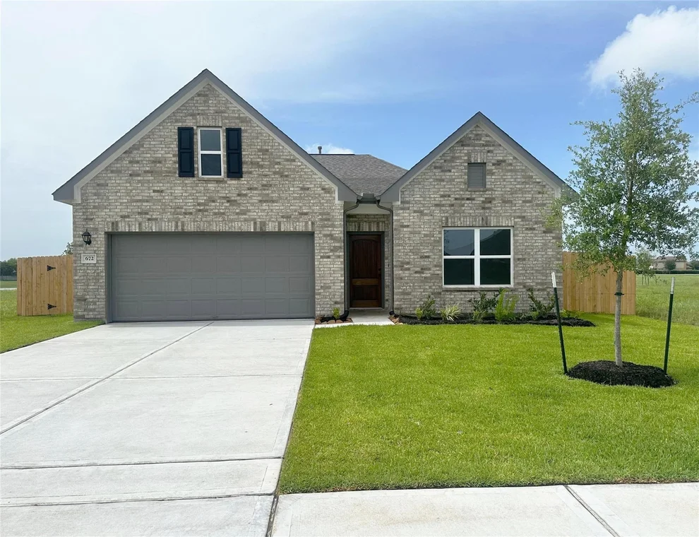 Unit for sale at 672 Woodhaven Lakes Drive, La Marque, TX 77568