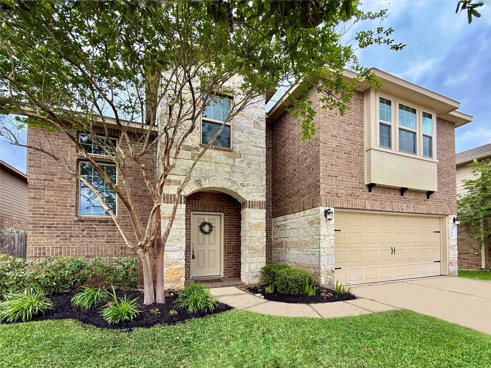 Unit for sale at 150 Meadow Grove Drive, Conroe, TX 77384