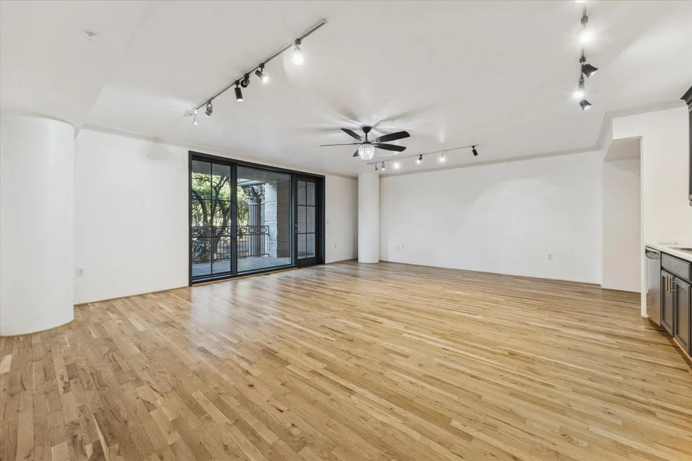Unit for sale at 3030 Post Oak Boulevard, Houston, TX 77056