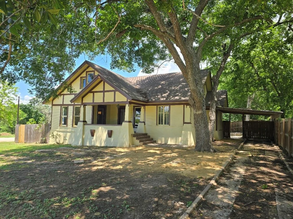 Unit for sale at 144 W Wallace Street, Gonzales, TX 78629