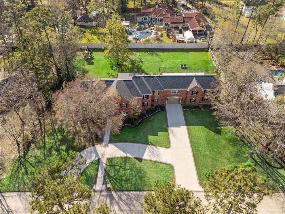 Unit for sale at 15 Enchanted Woods Drive, Kingwood, TX 77339