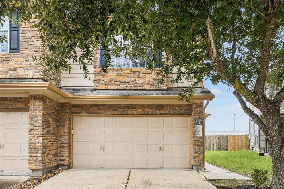 Unit for sale at 3206 Pearl Bluff Lane, Houston, TX 77047