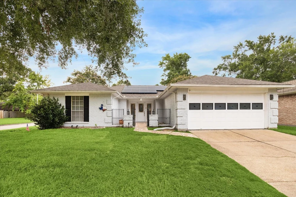 Unit for sale at 2703 Longleaf Pines Drive, Kingwood, TX 77339