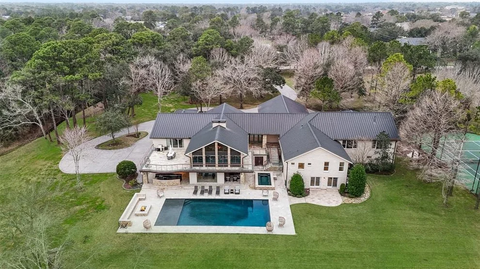 Unit for sale at 405 W Spreading Oaks Avenue, Friendswood, TX 77546