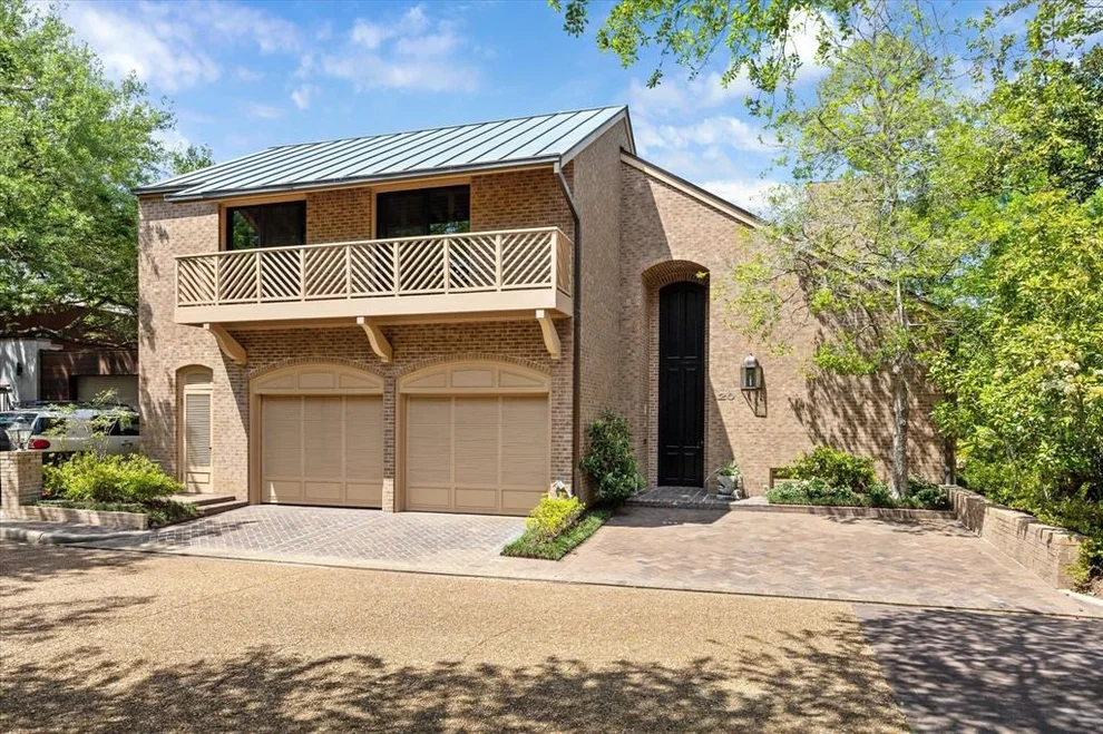 Unit for sale at 20 River Hollow Lane, Houston, TX 77027