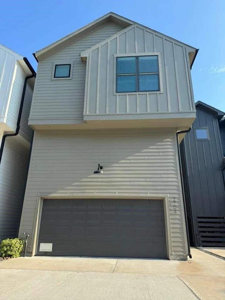 Unit for sale at 2704 Oakwood Crest Lane, Houston, TX 77018