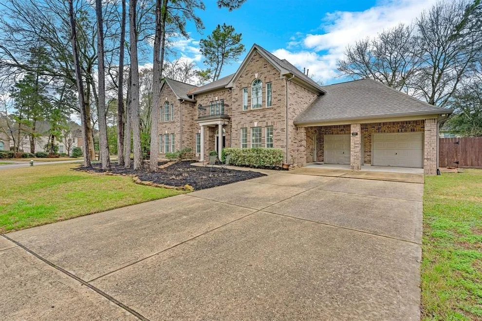 Unit for sale at 27 Clingstone Place, The Woodlands, TX 77382