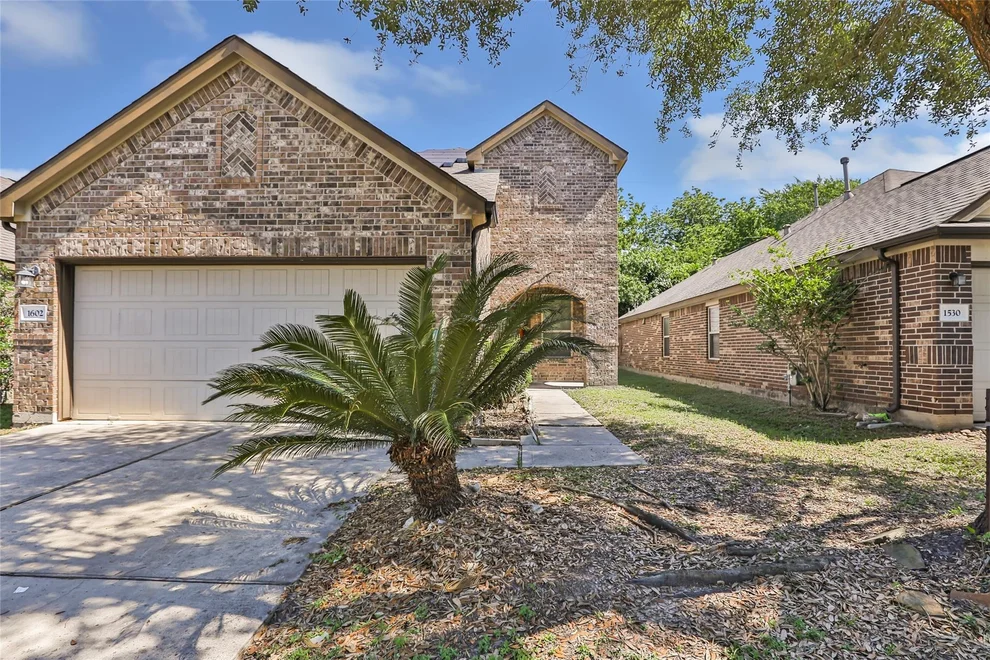 Unit for sale at 1602 Thornhollow Drive, Houston, TX 77014