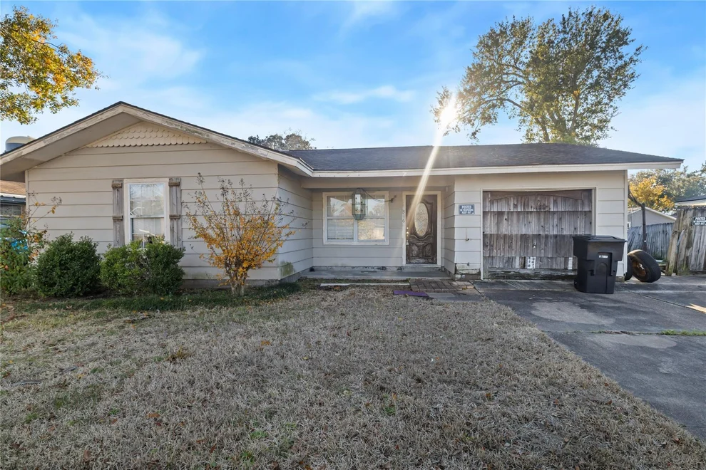Unit for sale at 316 S 4th Street, Nederland, TX 77627