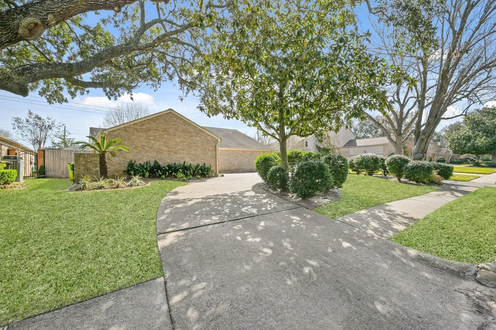 Unit for sale at 2807 Glenn Lakes Lane, Missouri City, TX 77459
