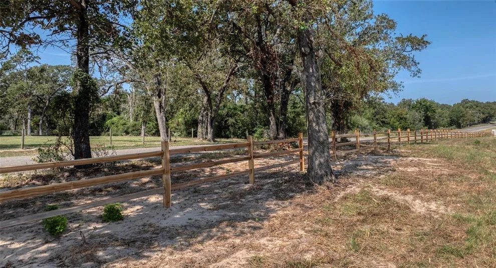 Unit for sale at 132 Oak Hill Lane, Bellville, TX 77418