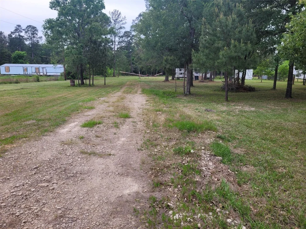 Unit for sale at 400 Oakwood Dr, Huntsville, TX 77320