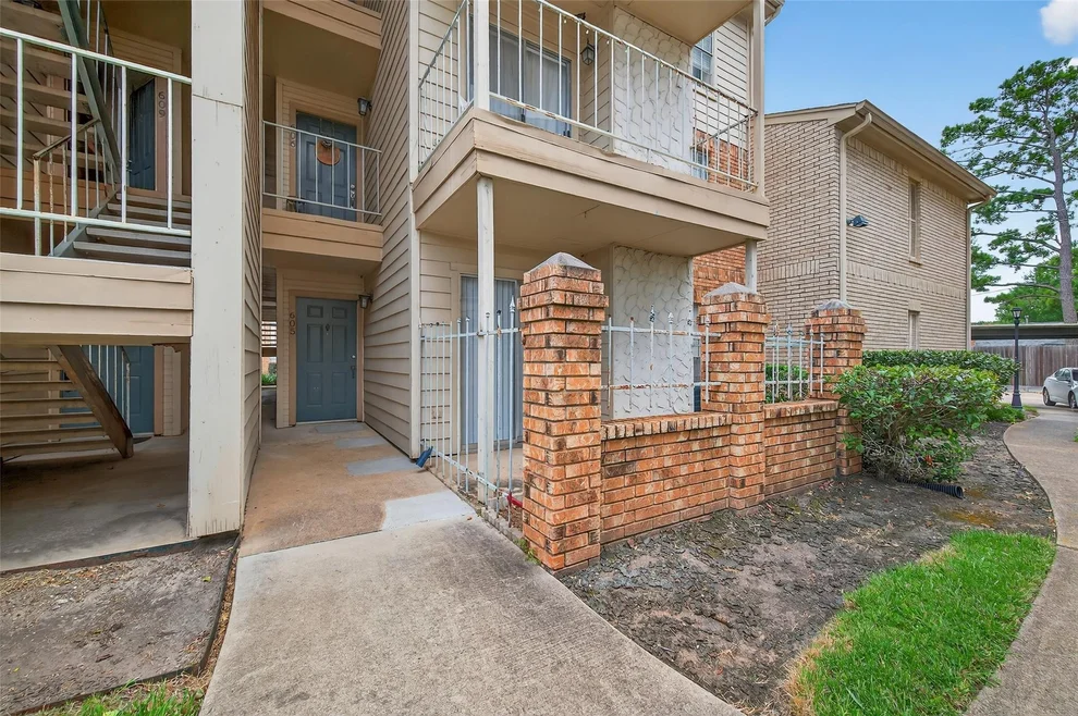 Unit for sale at 12550 Whittington Drive, Houston, TX 77077