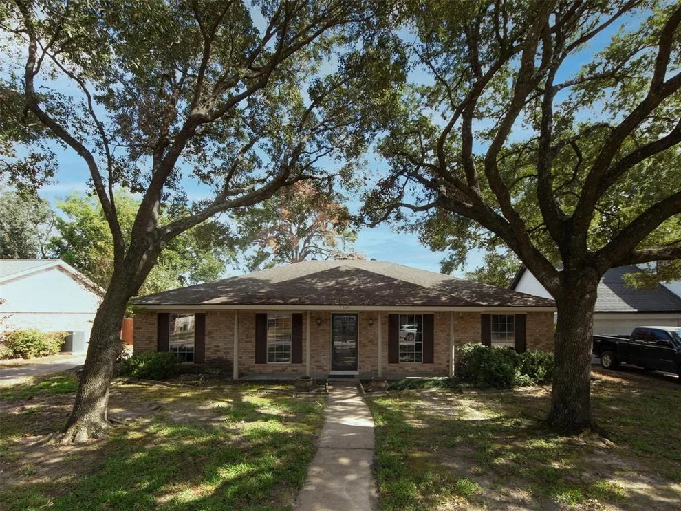 Unit for sale at 7510 Deep Forest Drive, Houston, TX 77088