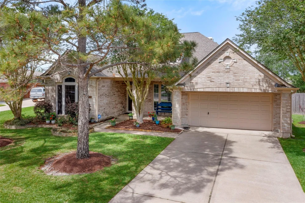 Unit for sale at 2885 Smokey Lake Lane, League City, TX 77539
