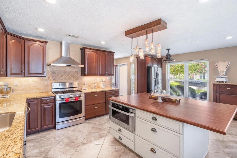 Unit for sale at 10935 Rosewood Court, La Porte, TX 77571