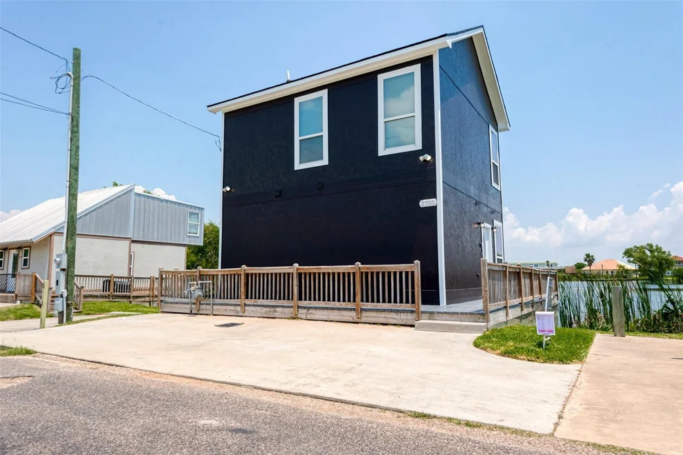 Unit for sale at 2730 Avenue D, San Leon, TX 77539
