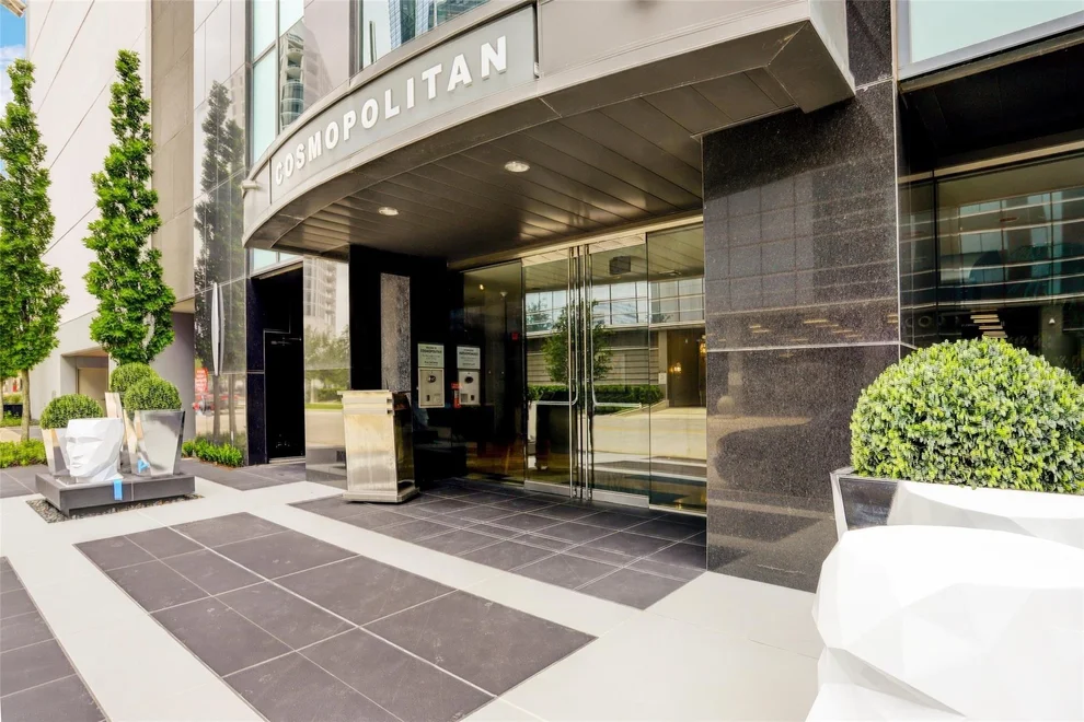 Unit for sale at 1600 Post Oak Boulevard, Houston, TX 77056
