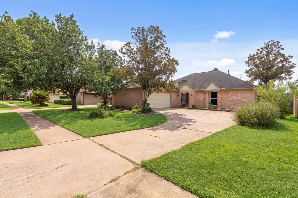 Unit for sale at 15619 Four Leaf Drive, Houston, TX 77084