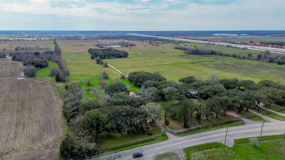 Unit for sale at 422 Fm 360 Road, Beasley, TX 77417