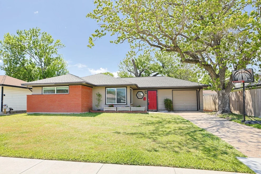 Unit for sale at 206 Irene Street, Deer Park, TX 77536