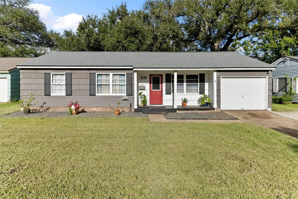 Unit for sale at 232 Laurel Street, Lake Jackson, TX 77566