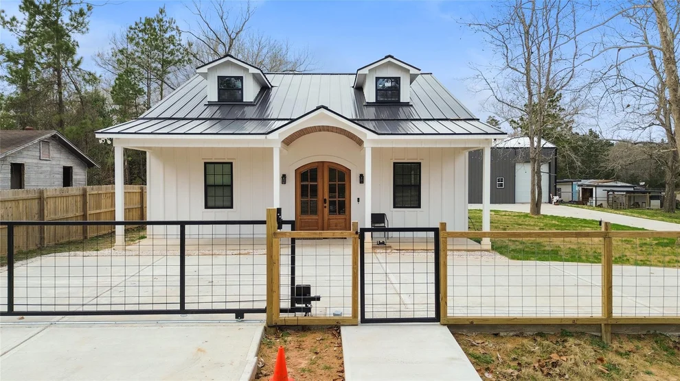 Unit for sale at 630 S Railroad Avenue, Shepherd, TX 77371