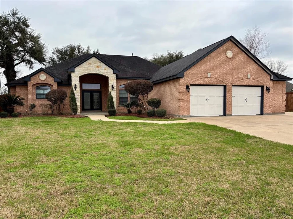 Unit for sale at 101 Deerwood Drive, Lake Jackson, TX 77566