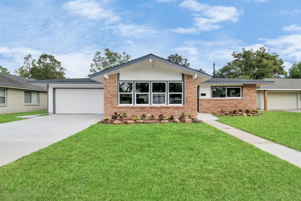 Unit for sale at 5434 Creekbend Drive, Houston, TX 77096