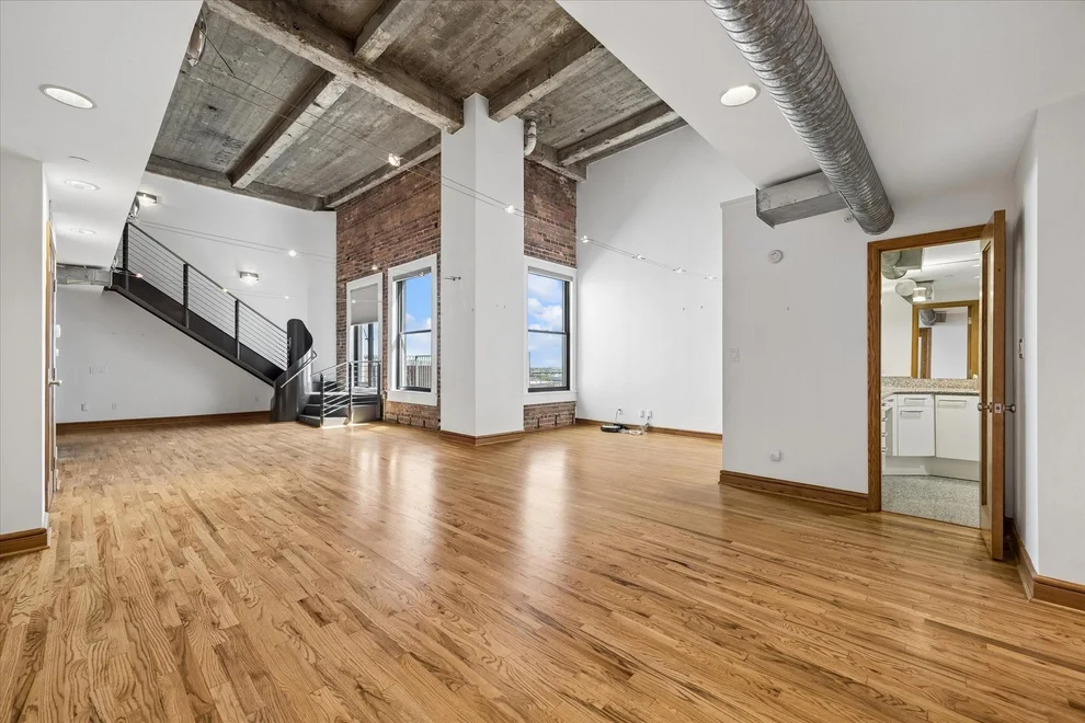 Unit for sale at 915 Franklin Street, Houston, TX 77002