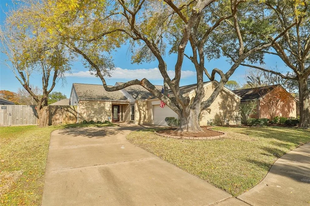 Unit for sale at 11822 Poplar Creek Drive, Houston, TX 77077