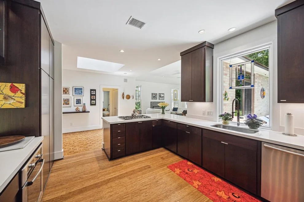 Unit for sale at 4 Twin Circle Drive, Houston, TX 77042