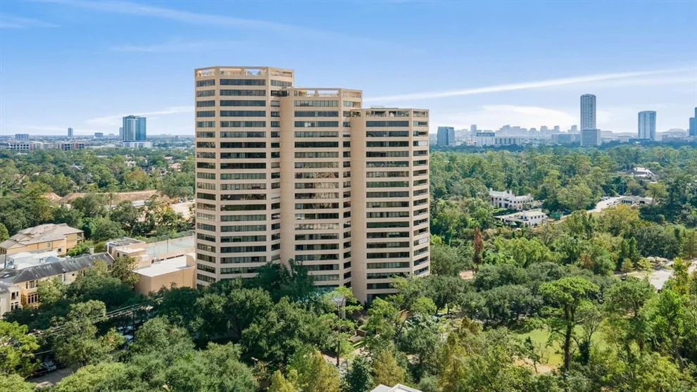 Unit for sale at 101 Westcott Street, Houston, TX 77007