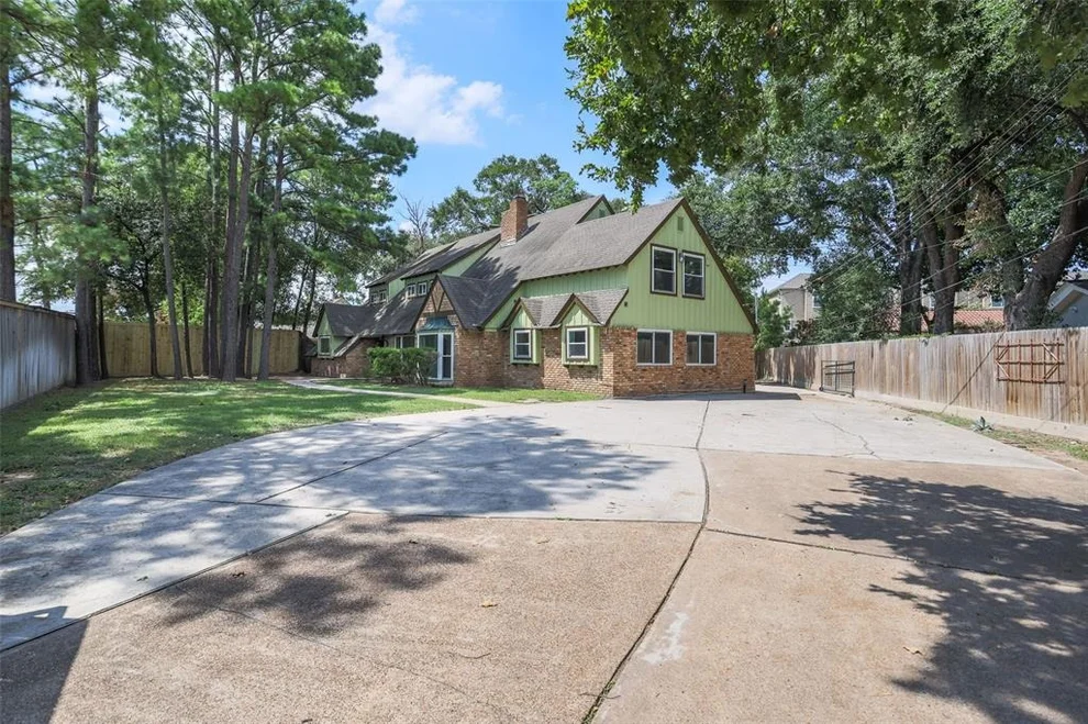 Unit for sale at 306 W Sam Houston Parkway N, Houston, TX 77024