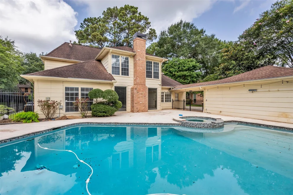 Unit for sale at 14014 Court Of Regents, Houston, TX 77069