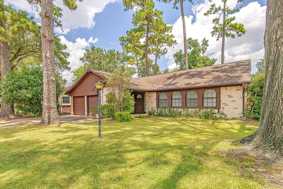 Unit for sale at 16306 Hollow Wood Drive, Houston, TX 77090