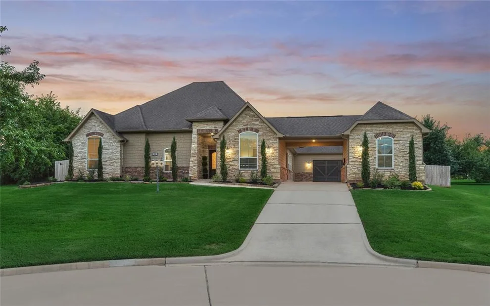Unit for sale at 11 Hillsborough Drive E, Montgomery, TX 77356