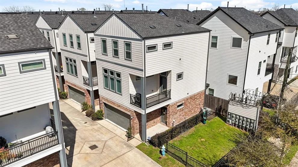 Unit for sale at 744 W Donovan Street, Houston, TX 77091