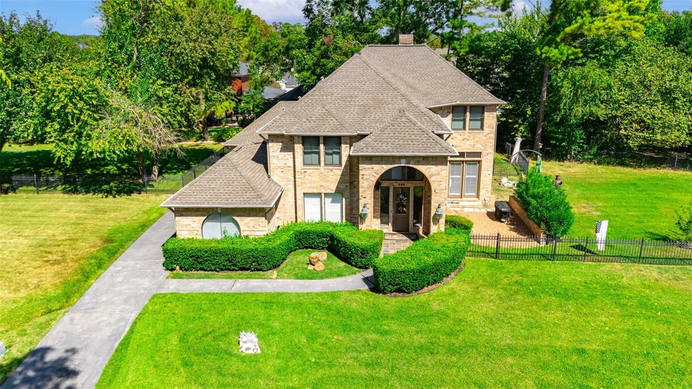 Unit for sale at 566 Edgewood Drive, Montgomery, TX 77356