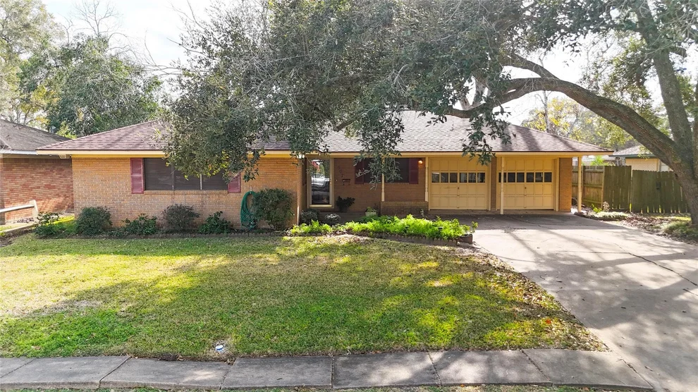 Unit for sale at 907 Peach Street, El Campo, TX 77437