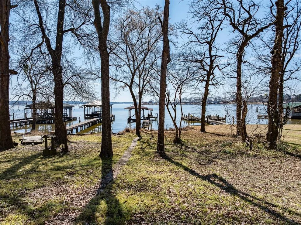 Unit for sale at 1322 Shoreline Circle, Chandler, TX 75758