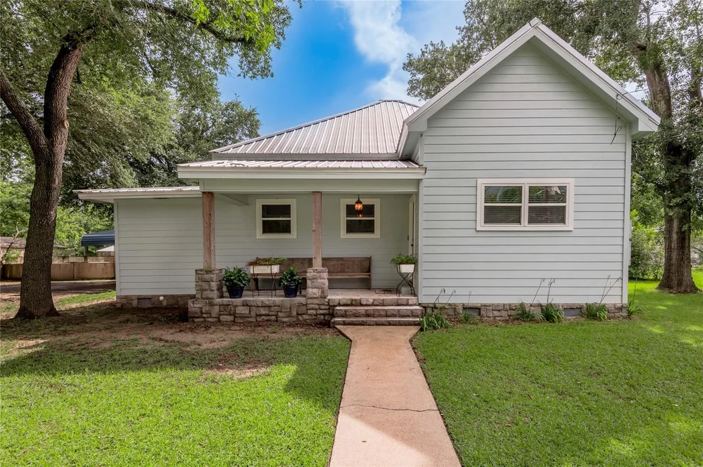 Unit for sale at 105 N Texas Street, Madisonville, TX 77864