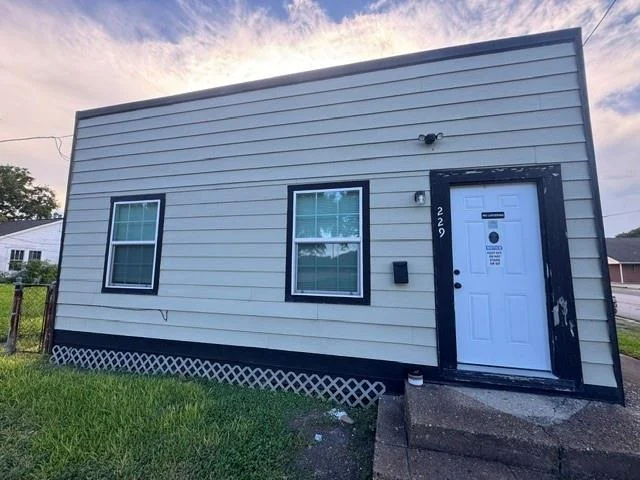 Unit for sale at 2507 3rd Avenue N, Texas City, TX 77590
